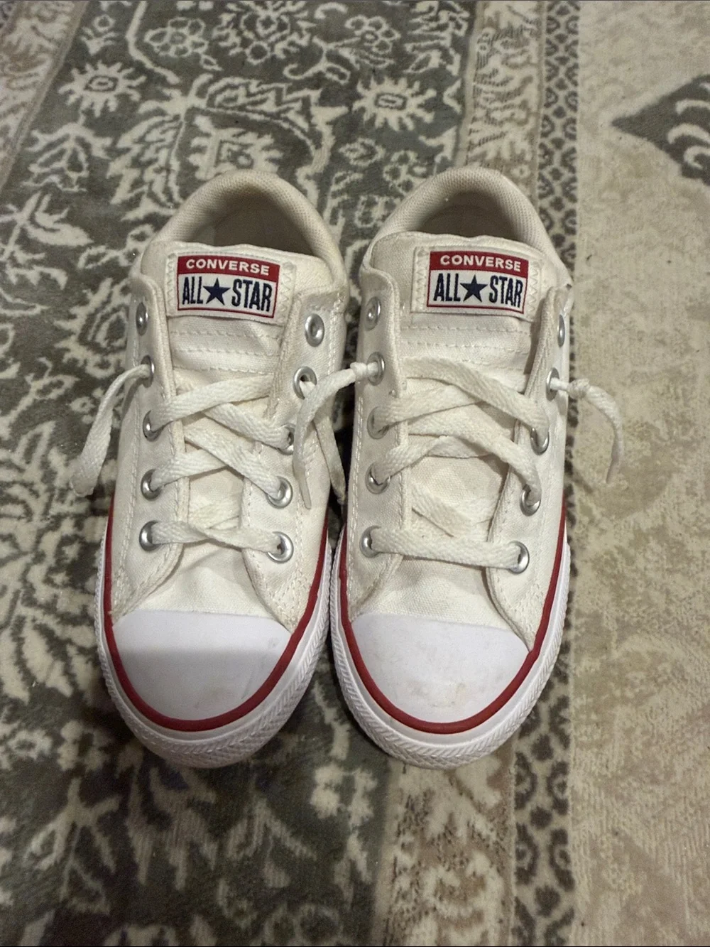 Converse Kids Low Top Sneakers in Off-White with Red Trim